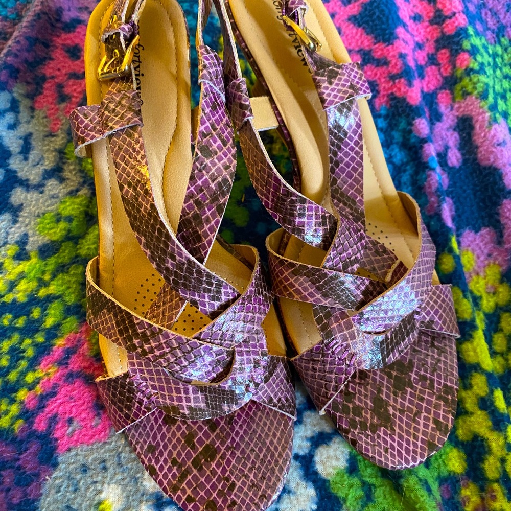 NEW! Womens Sz. 11 Sandal- Comfort Wedge
